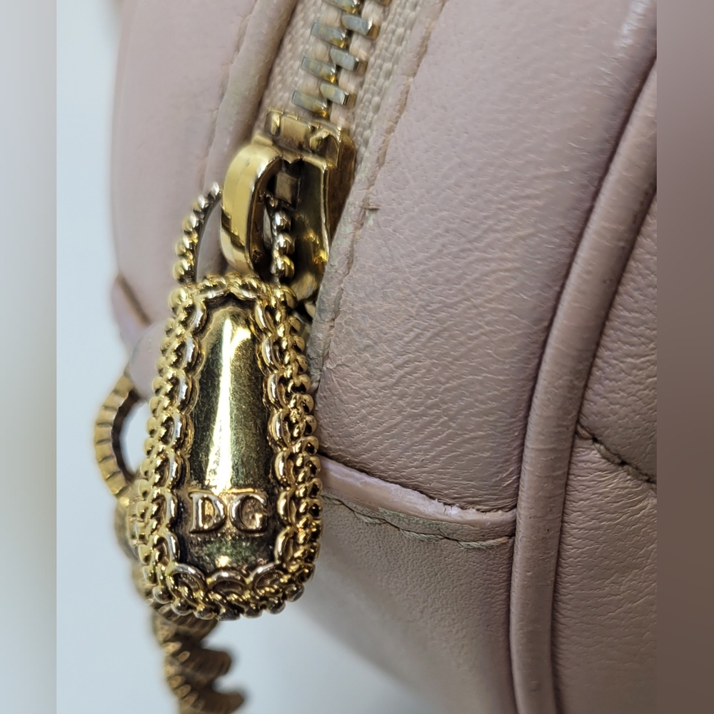SOLD!! Dolce & Gabbana Devotion Sacred Heart Pink Calfskin Crossbody Bag - Picture 4 of 15